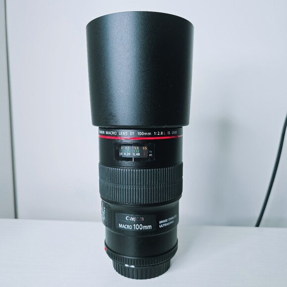 Canon EF 100mm f/2.8L Macro IS USM Lens with Lens case & Lens hood - Picture 3 of 11